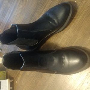 EUC Dr. Martens Vegan Flora Boot, sz 8